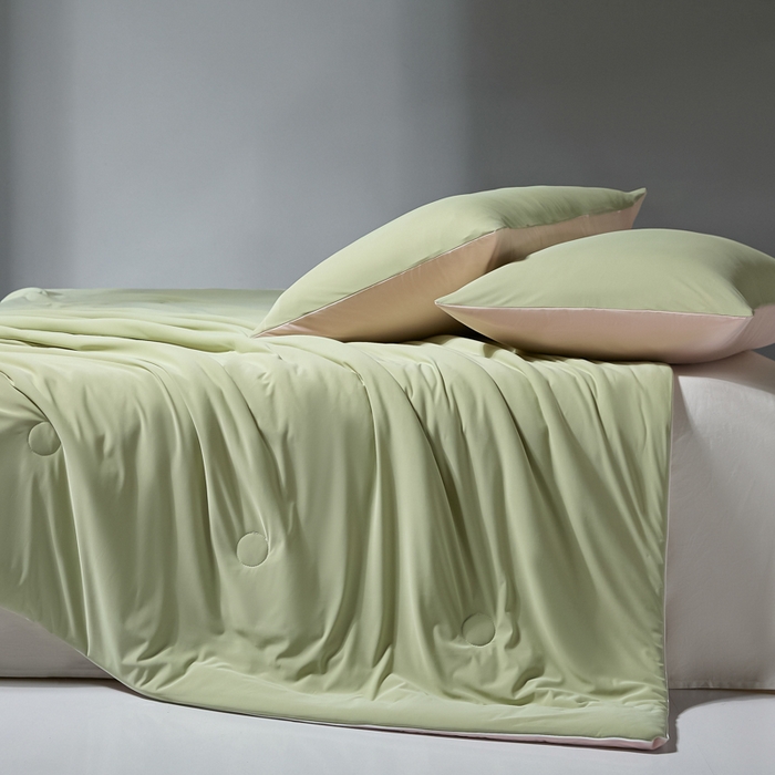 91家纺网 家纺一手货源 找家纺 梦恬佳 2025新款高克重140g凉感丝冰丝仿锦氨夏凉被被子被芯 旷野-绿拼粉