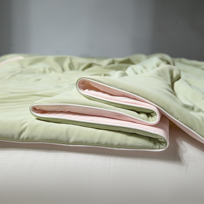 91家纺网 家纺一手货源 找家纺 梦恬佳 2025新款高克重140g凉感丝冰丝仿锦氨夏凉被被子被芯 旷野-绿拼粉