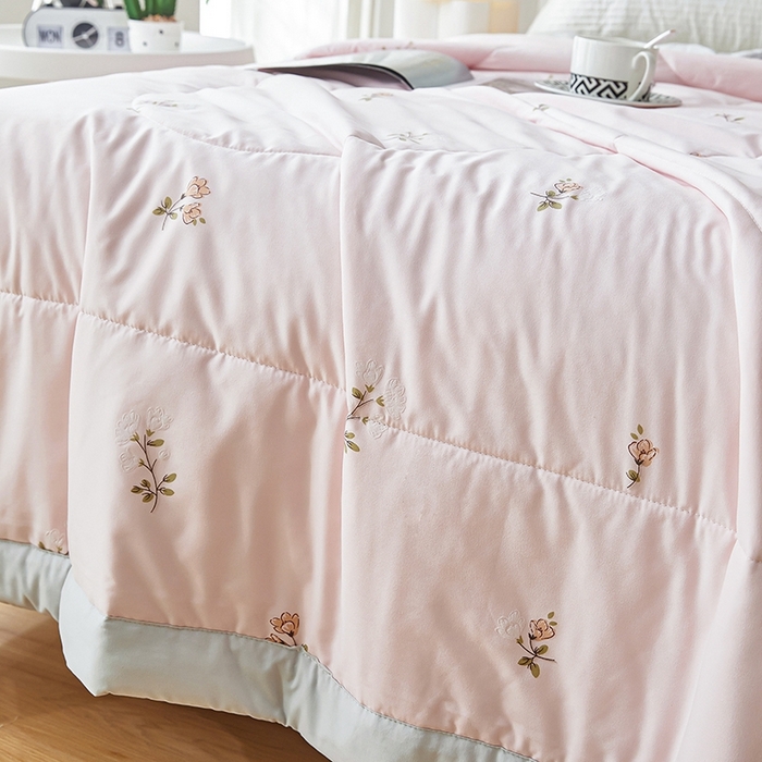 91家纺网 家纺一手货源 找家纺 （总）欧朵家纺 2025新款A类奶小棉立体印花夏被