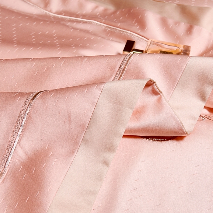 91家纺网 家纺一手货源 找家纺 U品汇 2025新款60支双股120s天丝棉提花莱赛尔纤维刺绣花四件套纯棉全棉凉感丝滑（罗宾） 罗宾-糖果粉