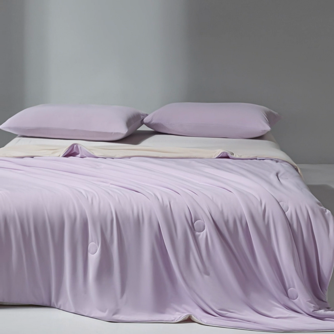 91家纺网 家纺一手货源 找家纺 梦恬佳 2025新款高克重140g凉感丝冰丝仿锦氨夏凉被被子被芯 旷野-星空紫