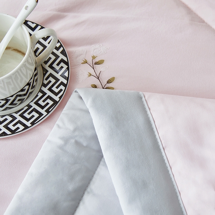 91家纺网 家纺一手货源 找家纺 欧朵家纺 2025新款A类奶小棉立体印花夏被 粉黛