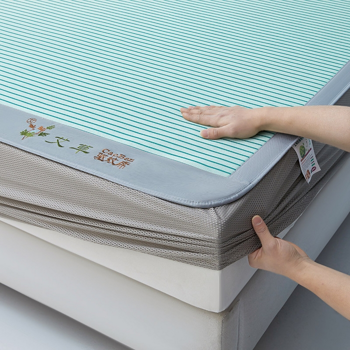 91家纺网 家纺一手货源 找家纺 航途席业 2025新款凉席三明治刺绣可水洗碳光冰丝席宽包边艾香系列 艾香冰丝床笠条纹-薄荷绿