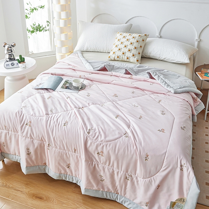 91家纺网 家纺一手货源 找家纺 （总）欧朵家纺 2025新款A类奶小棉立体印花夏被