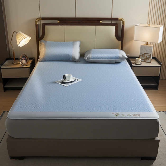 91家纺网 家纺一手货源 找家纺 航途席业 2025新款凉席三明治刺绣可水洗碳光冰丝席宽包边艾香系列 艾香冰丝床笠饼干-蓝