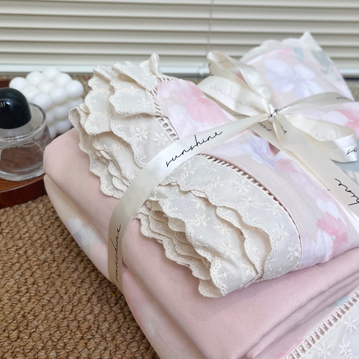 91家纺网 家纺一手货源 找家纺 荣轩家居 2025新款全棉双层纱镂空花边工艺款四件套 芳华