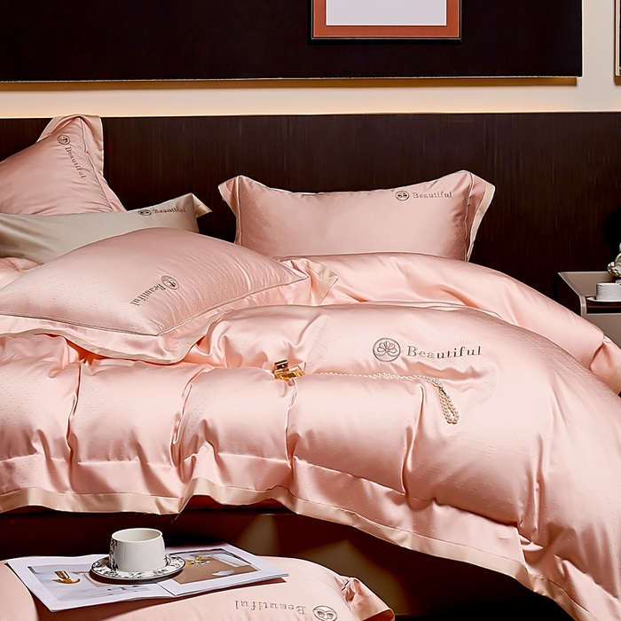 91家纺网 家纺一手货源 找家纺 U品汇 2025新款60支双股120s天丝棉提花莱赛尔纤维刺绣花四件套纯棉全棉凉感丝滑（罗宾） 罗宾-糖果粉