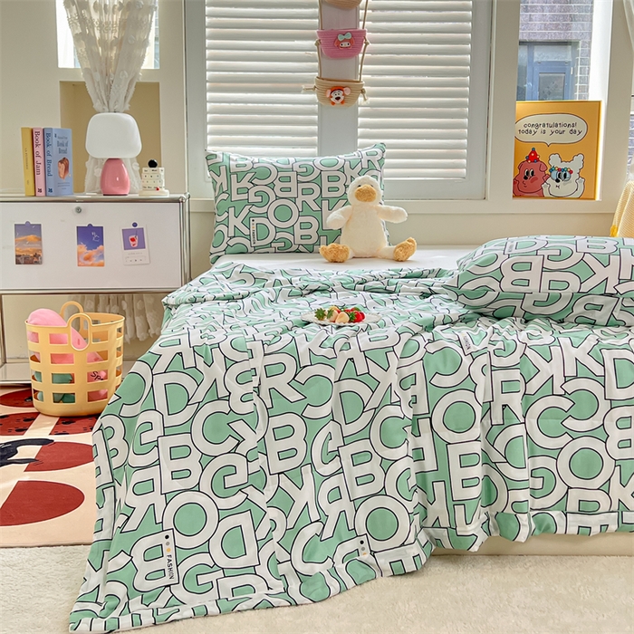 91家纺网 家纺一手货源 找家纺 天瑜 2024新款棉绸苏香绸舒香绸夏被人造棉夏凉被 字母绿