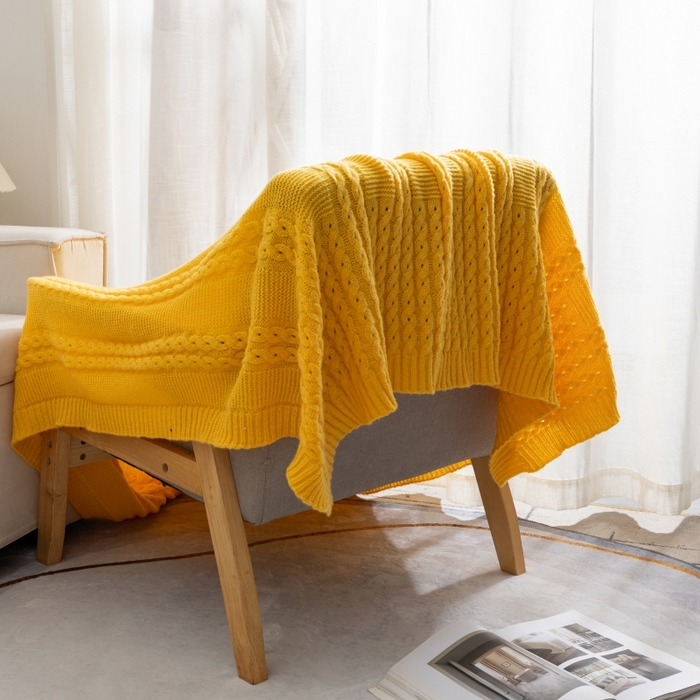 91家纺网 家纺一手货源 找家纺 肖恩毯业 2025新款鹿毛绒针织毯纯色素色螺纹镂空苏头北欧毛毯复古沙发毯休闲毯子 黄色