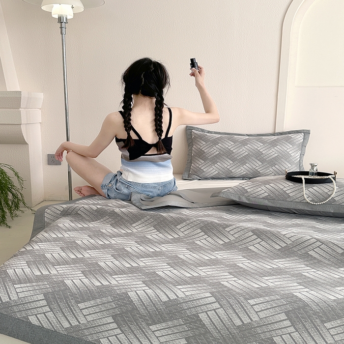 91家纺网 家纺一手货源 找家纺 网客家纺 2025新款高分子PE（聚乙烯）提花凉感软席 几何梦镜