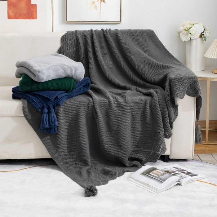 91家纺网 家纺一手货源 找家纺 肖恩毯业 2025新款鹿毛绒针织毯纯色素色螺纹镂空苏头北欧毛毯复古沙发毯休闲毯子 深灰色