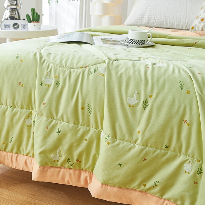 91家纺网 家纺一手货源 找家纺 欧朵家纺 2025新款A类奶小棉立体印花夏被 小鹅乐园