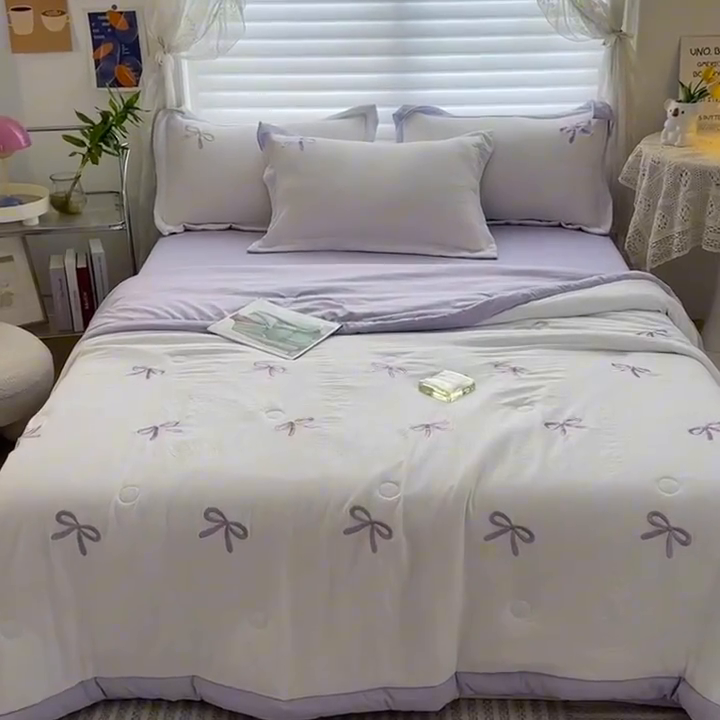 91家纺网 家纺一手货源 找家纺 芙绣家纺 2025新款蝴蝶结绣花香云纱夏被夏凉被空调被 蝴蝶结一新紫