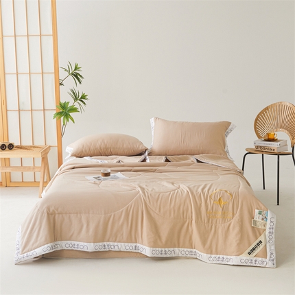 91家纺网 家纺一手货源 找家纺 总  新疆纯棉花被宽边绣花款全棉水洗棉夏凉被空调被薄款春秋被