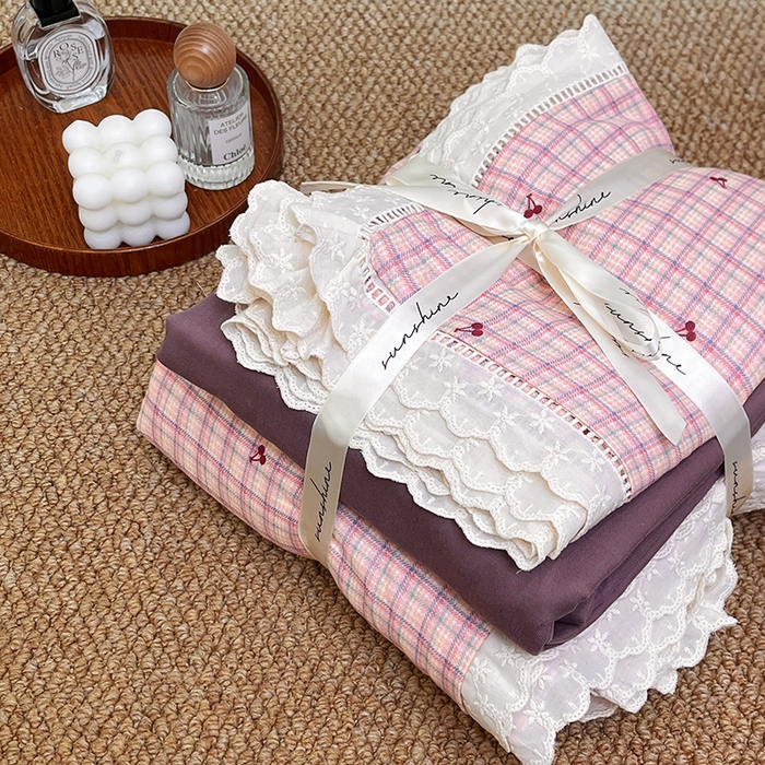 91家纺网 家纺一手货源 找家纺 荣轩家居 2025新款全棉双层纱镂空花边工艺款四件套 樱桃千层