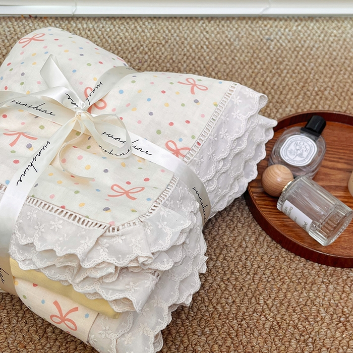 91家纺网 家纺一手货源 找家纺 荣轩家居 2025新款全棉双层纱镂空花边工艺款四件套 海派甜心