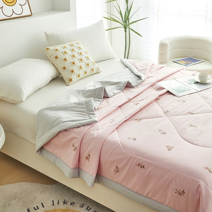 91家纺网 家纺一手货源 找家纺 （总）欧朵家纺 2025新款A类奶小棉立体印花夏被