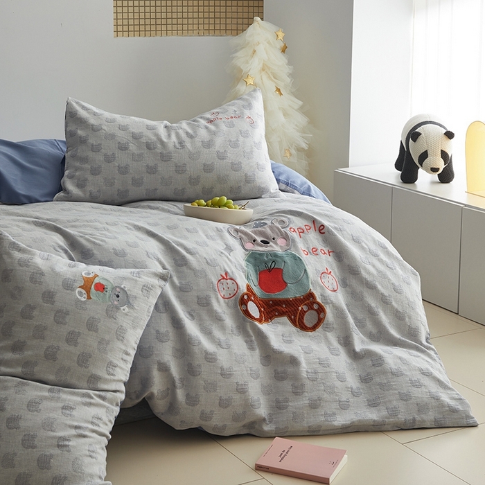 91家纺网 家纺一手货源 找家纺 怡家居 2025新款色织大提花贴布绣四件套 呆萌熊-蓝