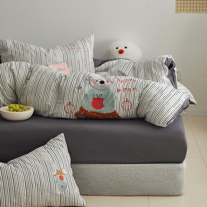 91家纺网 家纺一手货源 找家纺 怡家居 2025新款色织大提花贴布绣四件套 呆萌熊-黑