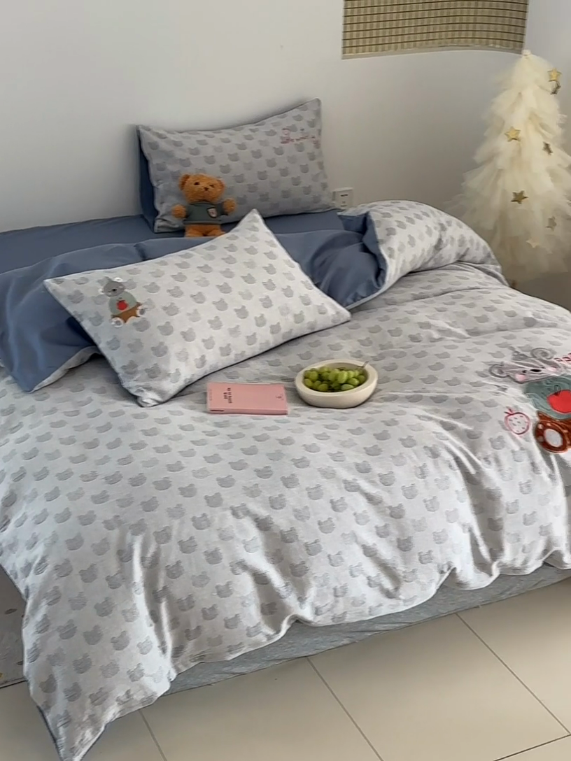 91家纺网 家纺一手货源 找家纺 怡家居 2025新款色织大提花贴布绣四件套 呆萌熊-蓝