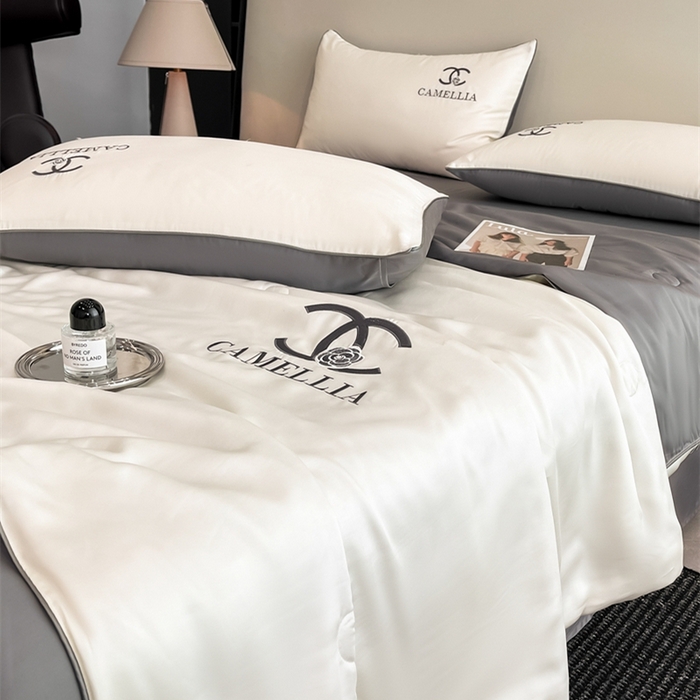 91家纺网 家纺一手货源 找家纺 利欧 2025新款茶花水洗天丝夏被四件套 茶花-米黄+摩卡灰