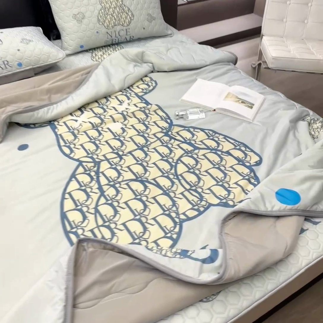 91家纺网 家纺一手货源 找家纺 摩卡（乐趣） 2025新款春夏新款夏凉被 冰激凌大豆夏被 萌迪