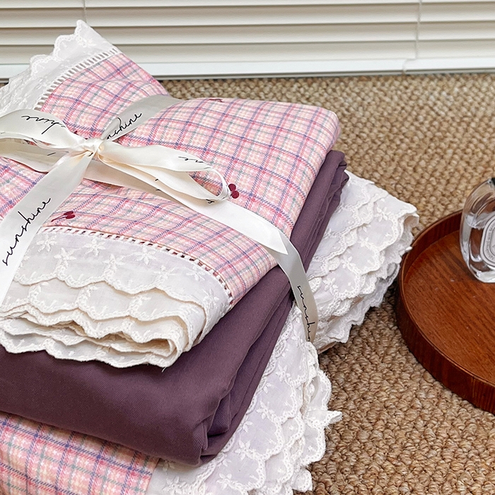 91家纺网 家纺一手货源 找家纺 荣轩家居 2025新款全棉双层纱镂空花边工艺款四件套 樱桃千层