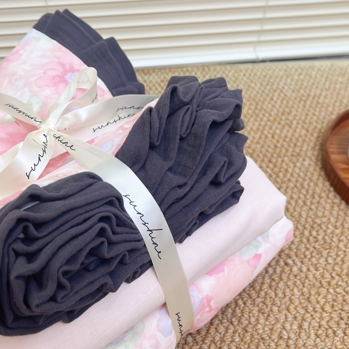 91家纺网 家纺一手货源 找家纺 荣轩 2024新款全棉印花双层纱四件套 皱皱纱花边款 颜花朝