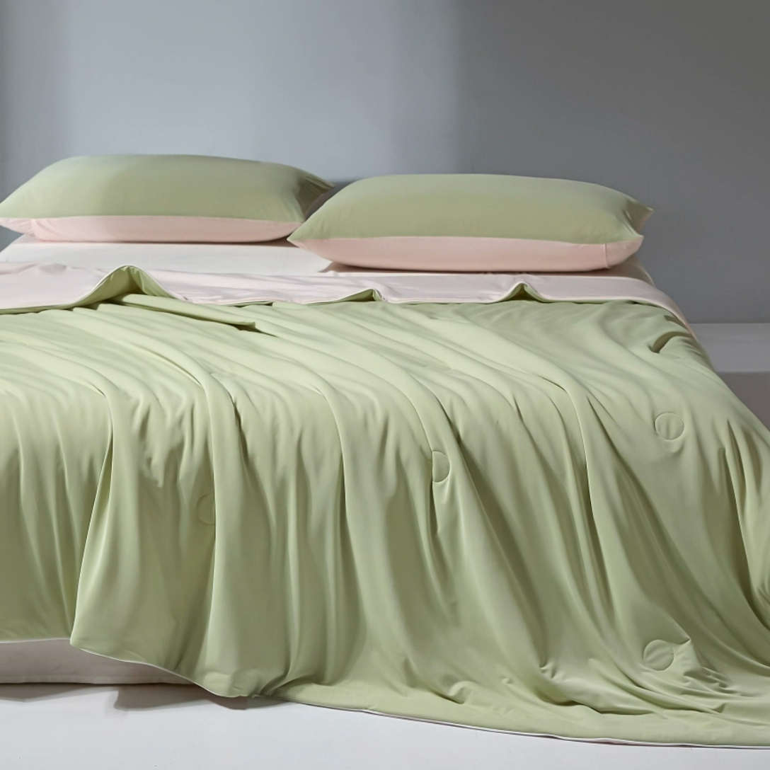 91家纺网 家纺一手货源 找家纺 梦恬佳 2025新款高克重140g凉感丝冰丝仿锦氨夏凉被被子被芯 旷野-绿拼粉