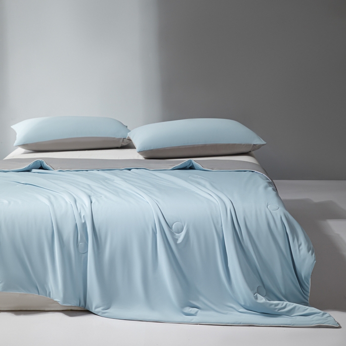 91家纺网 家纺一手货源 找家纺 梦恬佳 2025新款高克重140g凉感丝冰丝仿锦氨夏凉被被子被芯 旷野-蓝拼灰