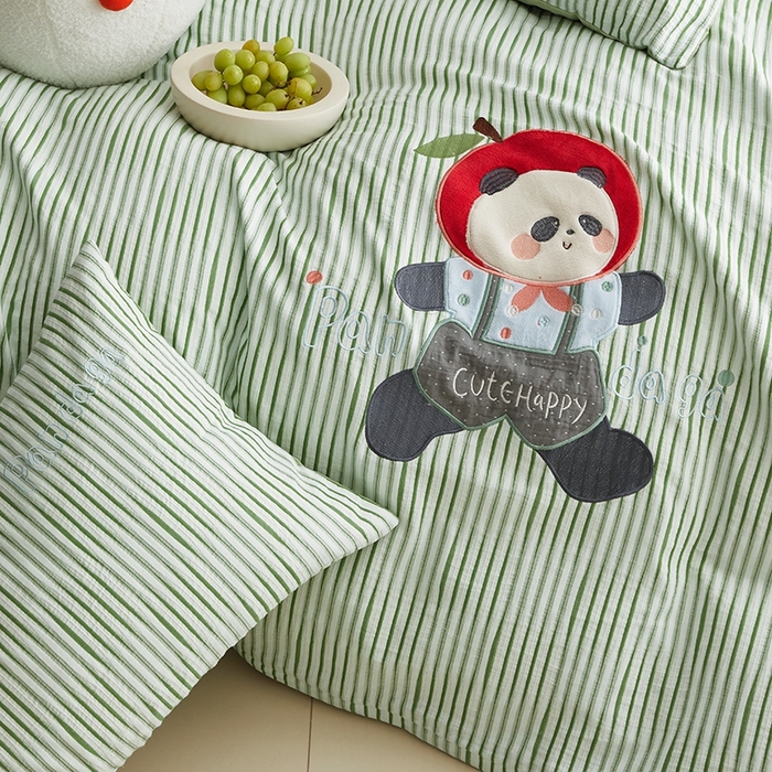 91家纺网 家纺一手货源 找家纺 怡家居 2025新款色织大提花贴布绣四件套 酷酷熊猫