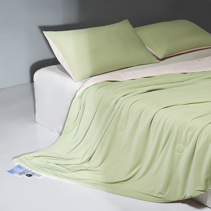 91家纺网 家纺一手货源 找家纺 梦恬佳 2025新款高克重140g凉感丝冰丝仿锦氨夏凉被被子被芯 旷野-绿拼粉