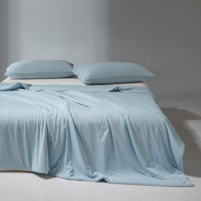 91家纺网 家纺一手货源 找家纺 梦恬佳 2025新款高克重140g凉感丝冰丝仿锦氨夏凉被被子被芯 旷野-星空蓝