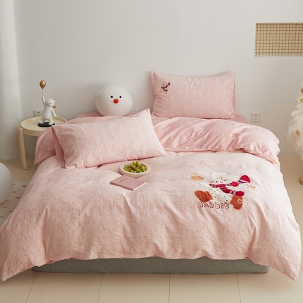 91家纺网 家纺一手货源 找家纺 怡家居 2025新款色织大提花贴布绣四件套 围巾小兔