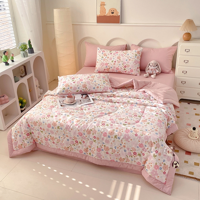 91家纺网 家纺一手货源 找家纺 丫丫家纺2025全棉夏被碎花卡通小清新简约纯棉夏凉被夏被四件套三件套风格三 粉色浪漫