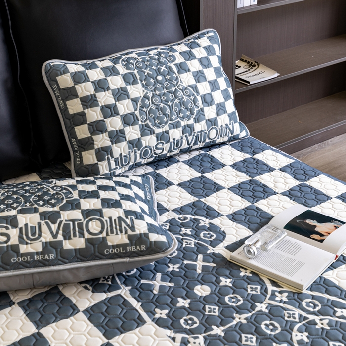 91家纺网 家纺一手货源 找家纺 摩卡（乐趣） 2025新款春夏新款夏凉被 冰激凌大豆夏被 棋盘格公仔