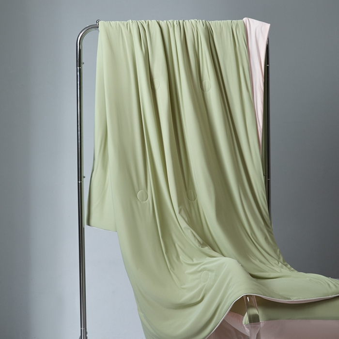 91家纺网 家纺一手货源 找家纺 梦恬佳 2025新款高克重140g凉感丝冰丝仿锦氨夏凉被被子被芯 旷野-绿拼粉