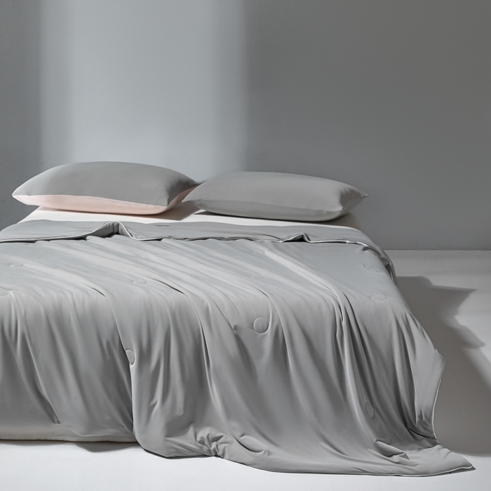 91家纺网 家纺一手货源 找家纺 梦恬佳 2025新款高克重140g凉感丝冰丝仿锦氨夏凉被被子被芯 旷野-星空灰