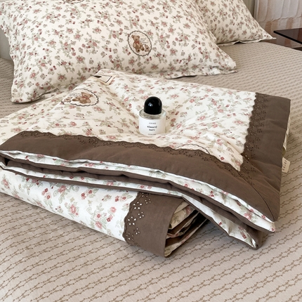 91家纺网 家纺一手货源 找家纺 帕拉美拉 2025新款全棉法式风玉米夏被春秋被玉米被三件套四件套 清茶小熊（米）