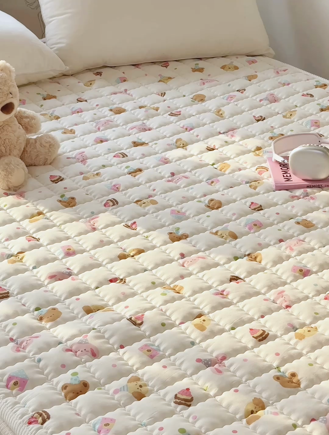 91家纺网 家纺一手货源 找家纺 澳萝拉 2025新款纯棉双层纱印花软床垫床褥 欢乐时光