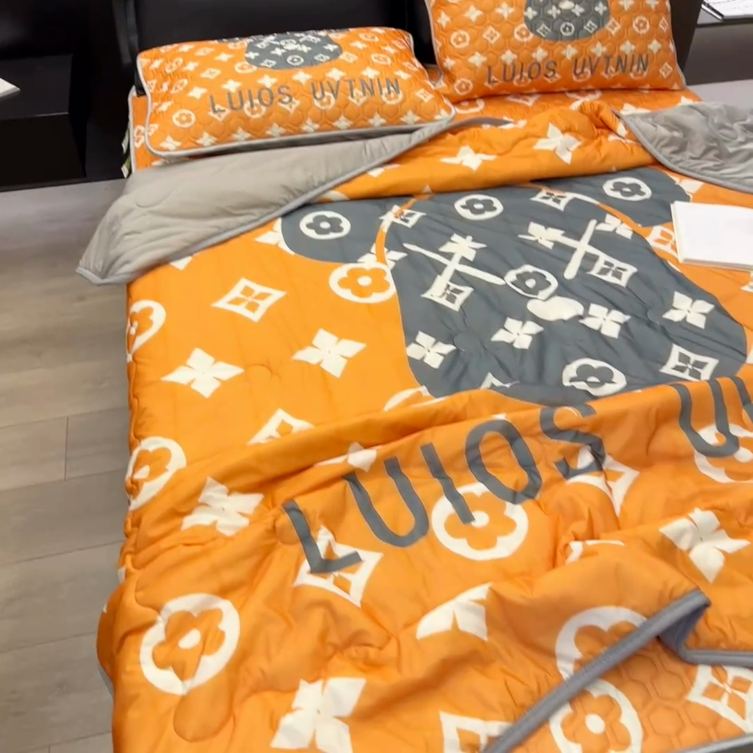 91家纺网 家纺一手货源 找家纺 摩卡（乐趣） 2025新款春夏新款夏凉被 冰激凌大豆夏被 熊头橙