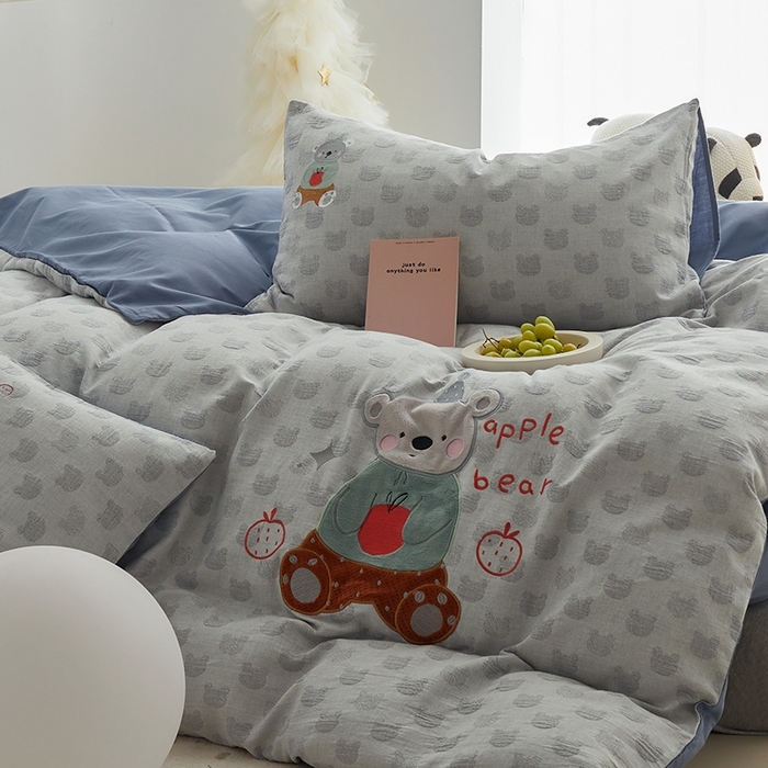 91家纺网 家纺一手货源 找家纺 怡家居 2025新款色织大提花贴布绣四件套 呆萌熊-蓝