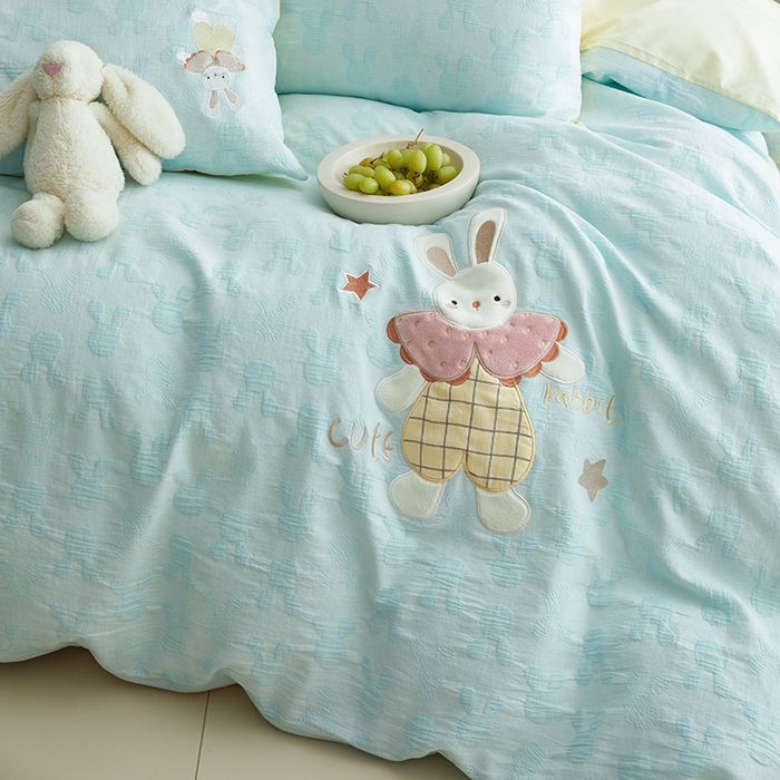 91家纺网 家纺一手货源 找家纺 怡家居 2025新款色织大提花贴布绣四件套 可爱兔-蓝