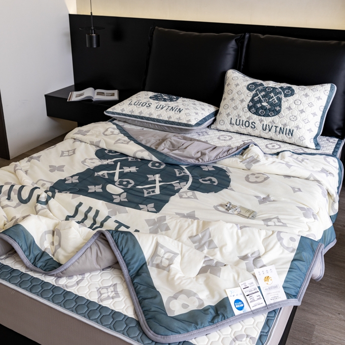 91家纺网 家纺一手货源 找家纺 摩卡（乐趣） 2025新款春夏新款夏凉被 冰激凌大豆夏被 熊头白