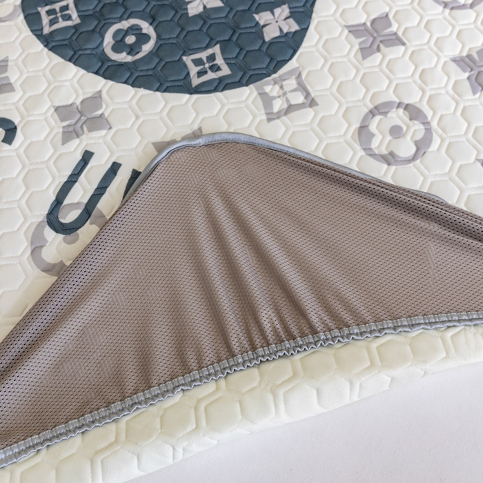 91家纺网 家纺一手货源 找家纺 摩卡（乐趣） 2025新款春夏新款夏凉被 冰激凌大豆夏被 熊头白