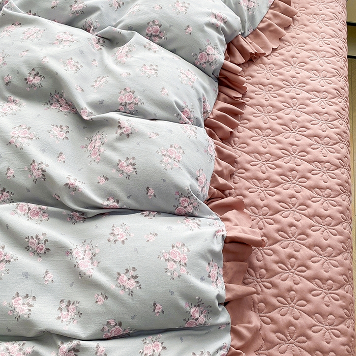 91家纺网 家纺一手货源 找家纺 提花大世界 2025直播热款A类针织棉双层纱夹棉床盖床裙花边单件三件四件套 花香丽影