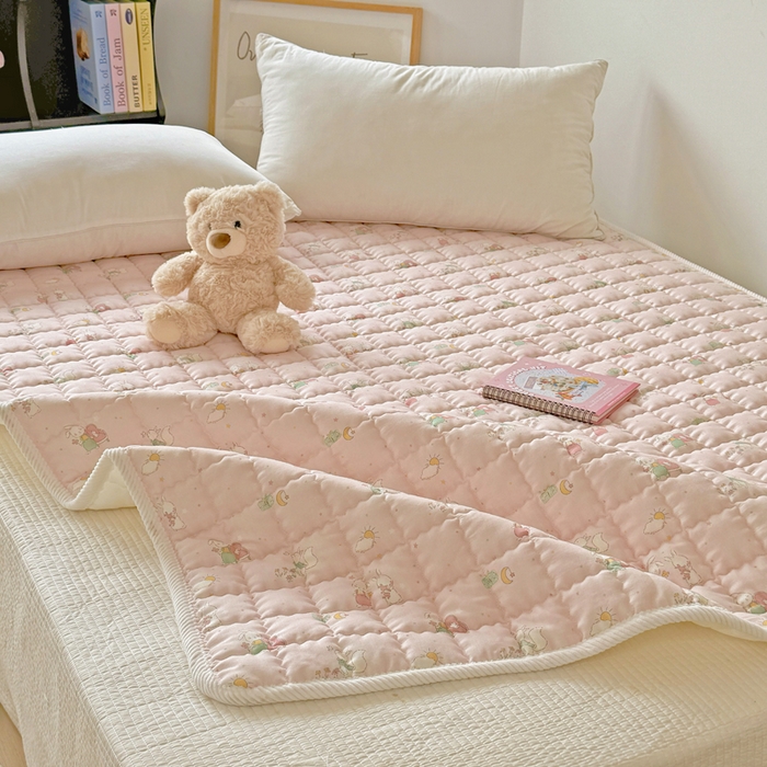 91家纺网 家纺一手货源 找家纺 澳萝拉 2025新款纯棉双层纱印花软床垫床褥 你好小兔