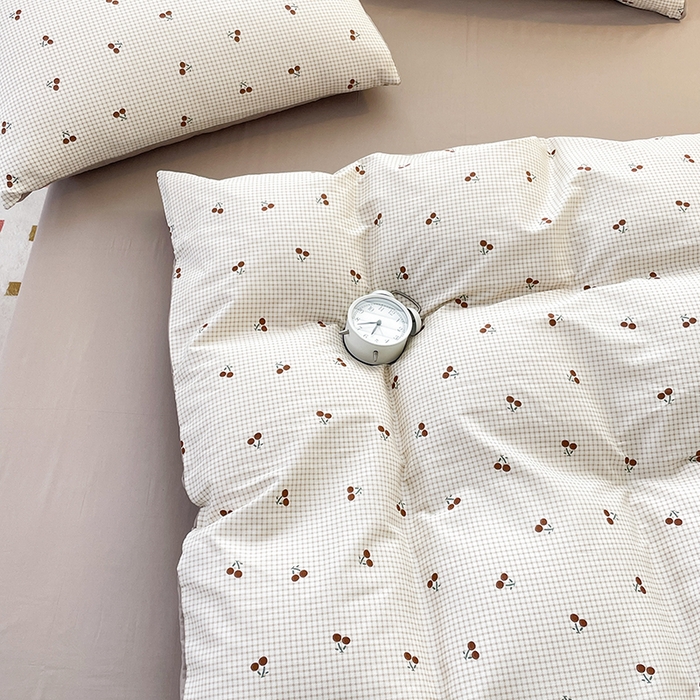 91家纺网 家纺一手货源 找家纺 宜家坊 2025新款全棉13070单床单床笠纯棉单品枕套床笠床单（有预缩尺寸 售后无忧 免费提供买家秀） 樱桃格子红