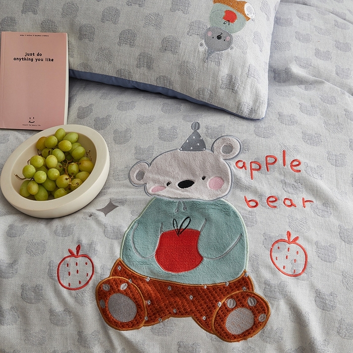 91家纺网 家纺一手货源 找家纺 怡家居 2025新款色织大提花贴布绣四件套 呆萌熊-蓝