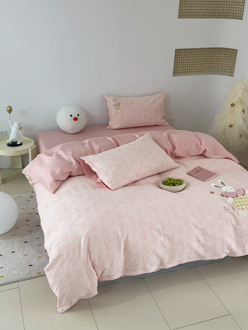 91家纺网 家纺一手货源 找家纺 怡家居 2025新款色织大提花贴布绣四件套 可爱兔-粉